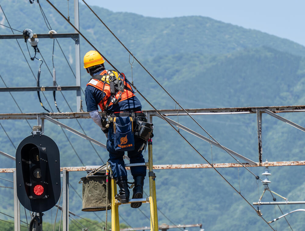 電車線路の新設工事の写真